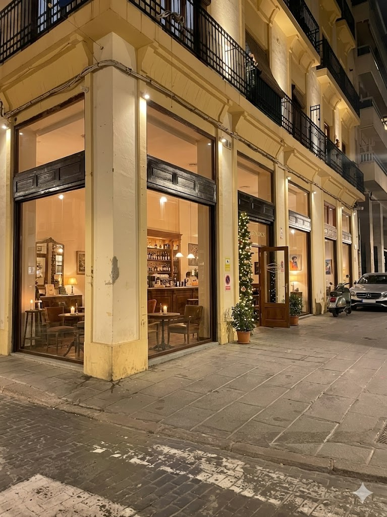 SocialClub Mary Jane Exterior - Avondsfeer